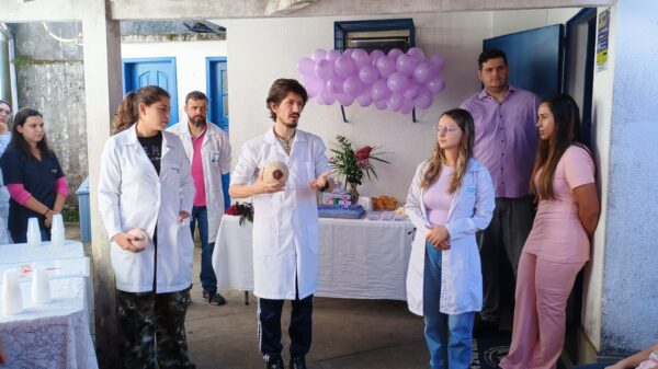 Leia mais sobre o artigo Secretarias Municipais de Assistência Social e Saúde realizam ações em homenagem ao Dia Internacional da Mulher em ESFs da rede