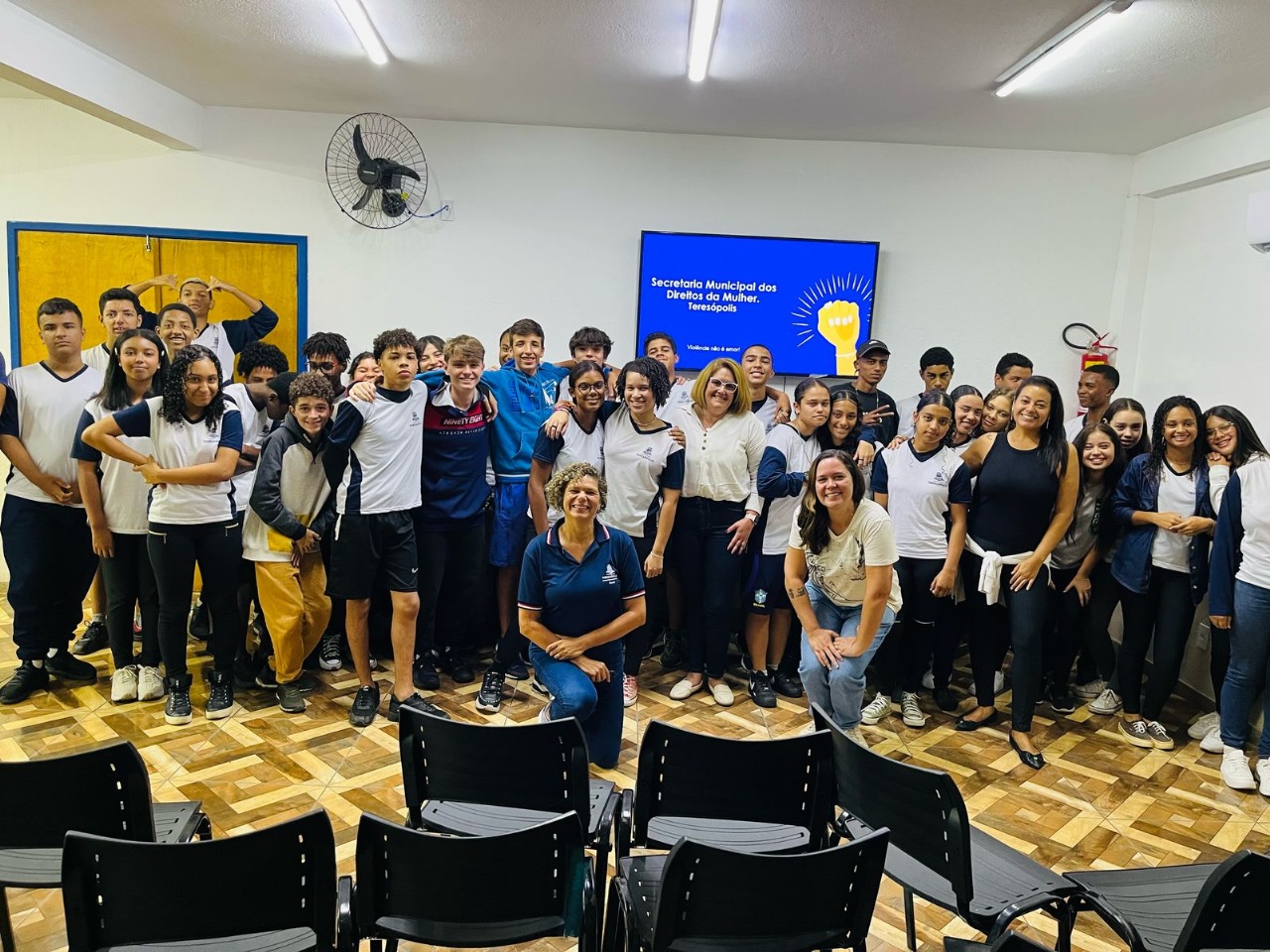 Leia mais sobre o artigo Semana da Mulher na Educação: SMDM realiza palestras sobre violência contra a mulher em escolas da Rede Pública
