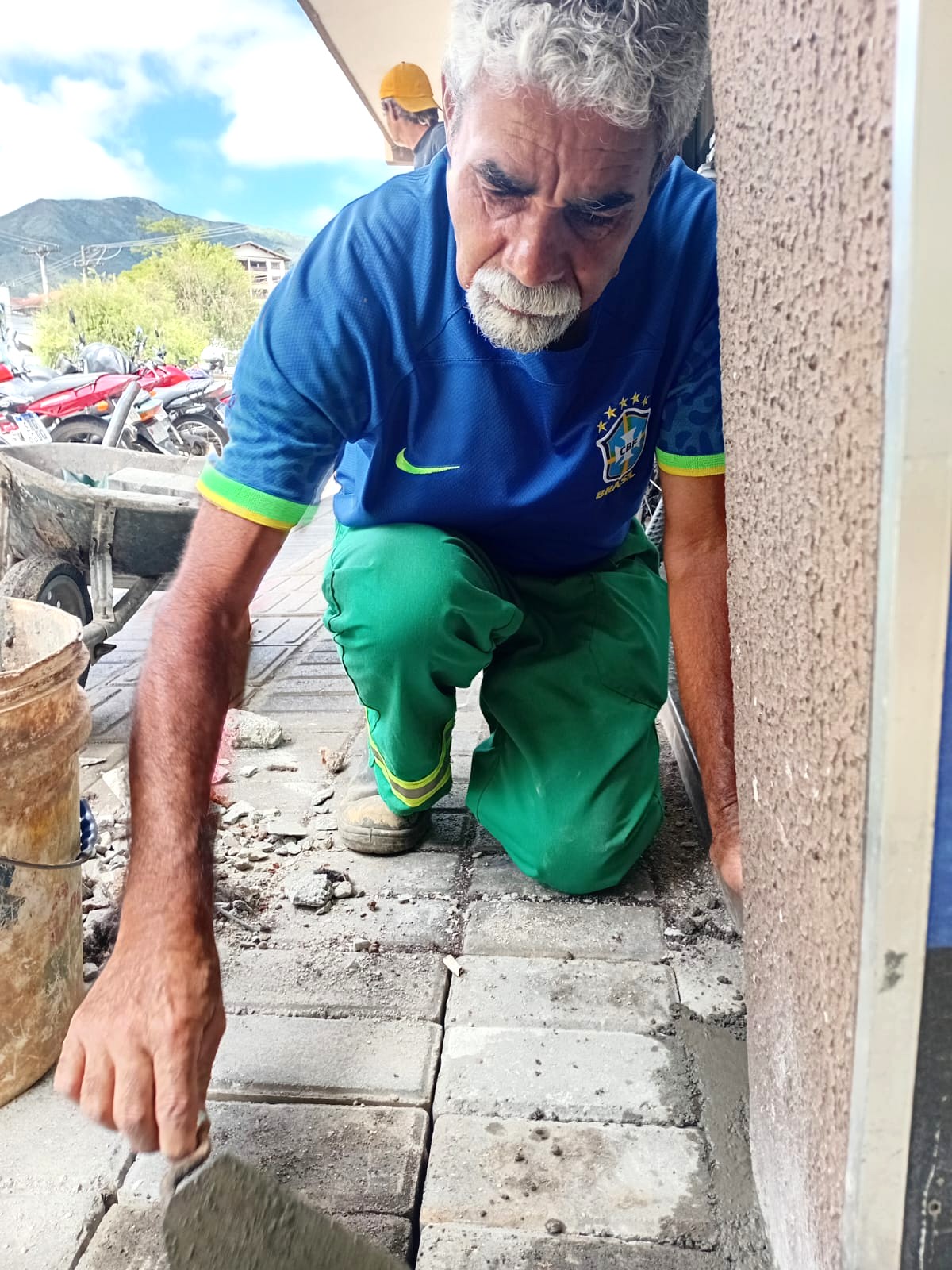 Leia mais sobre o artigo Prefeitura de Teresópolis faz reparos em calçada da rodoviária
