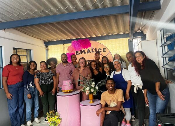 Leia mais sobre o artigo Emoção e alegria marcam a comemoração de 75 anos da Escola Municipal Alice Saldanha
