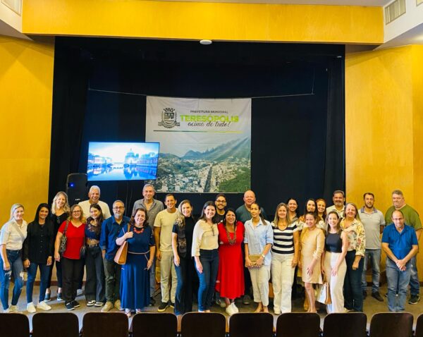 Leia mais sobre o artigo Reunião histórica marca aproximação entre hotelaria e Secretaria de Turismo em Teresópolis