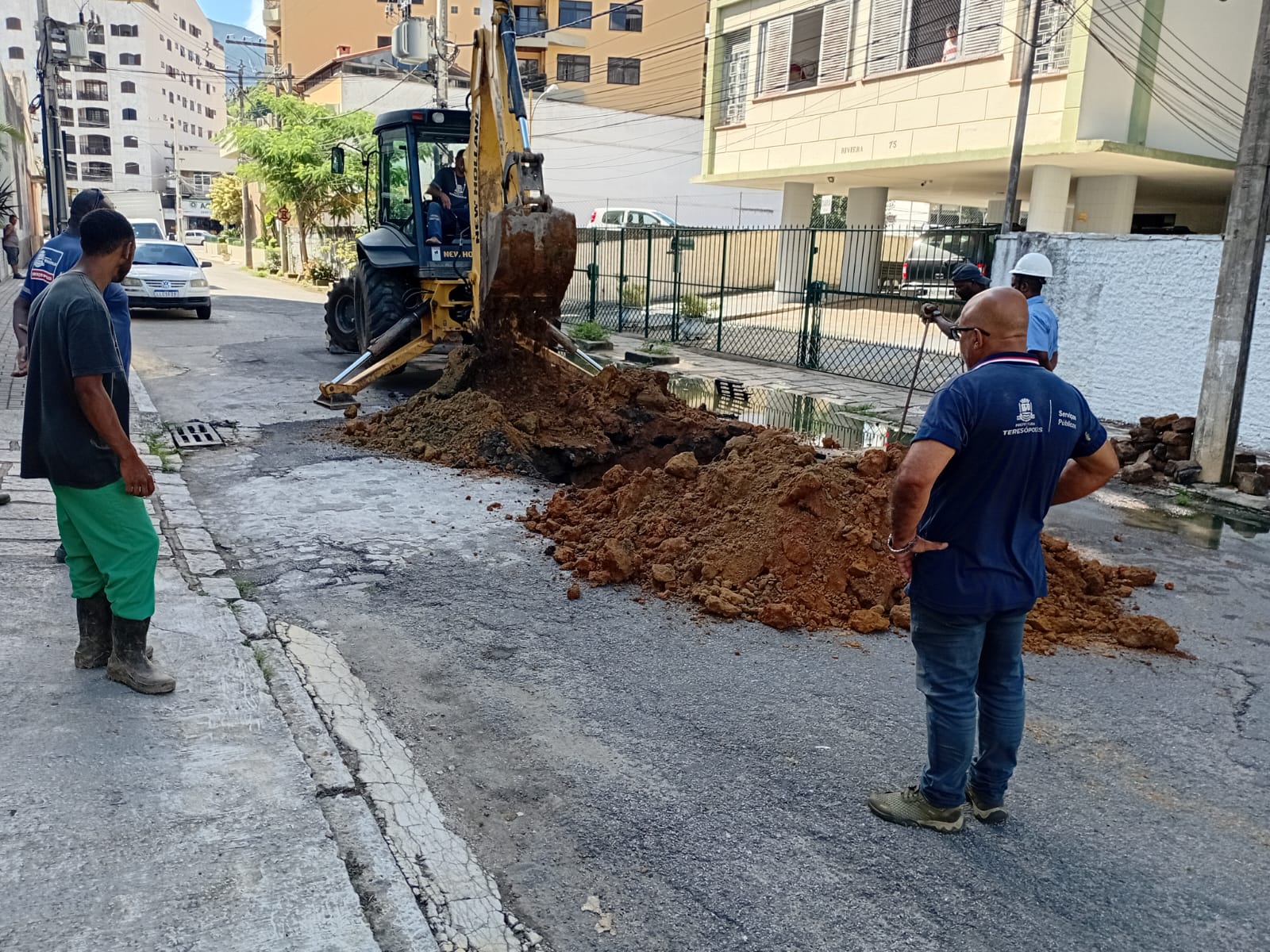 Leia mais sobre o artigo Prefeitura de Teresópolis segue com zeladoria dos bairros e dos prédios públicos