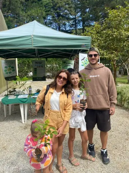 Leia mais sobre o artigo Natureza presente! <br><br>Doação de mudas de árvores nativas da Mata Atlântica no Horto Municipal