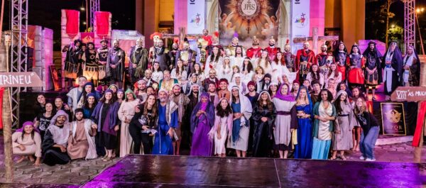 Leia mais sobre o artigo Via Sacra 2025: Espetáculo emociona o público ao retratar a vida, paixão, morte e ressurreição de Jesus Cristo