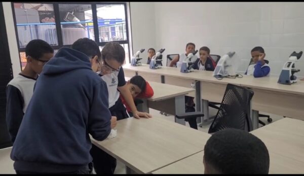 Leia mais sobre o artigo Projeto ‘Intramuros’ na Escola Municipal Francisco Maria Dállia alia teoria e prática para promover o ensino de Ciências