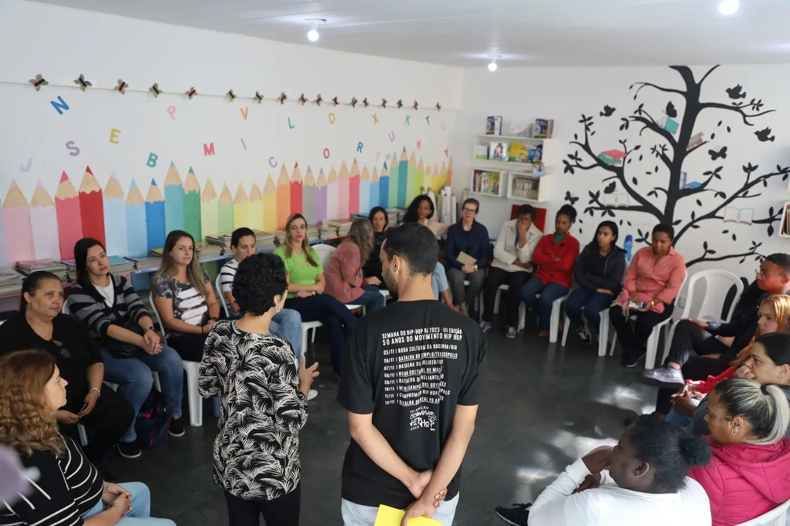 Leia mais sobre o artigo Professores e cuidadoras da Escola Municipal Belkis Morgado participam de Roda de Conversa sobre Educação Antirracista