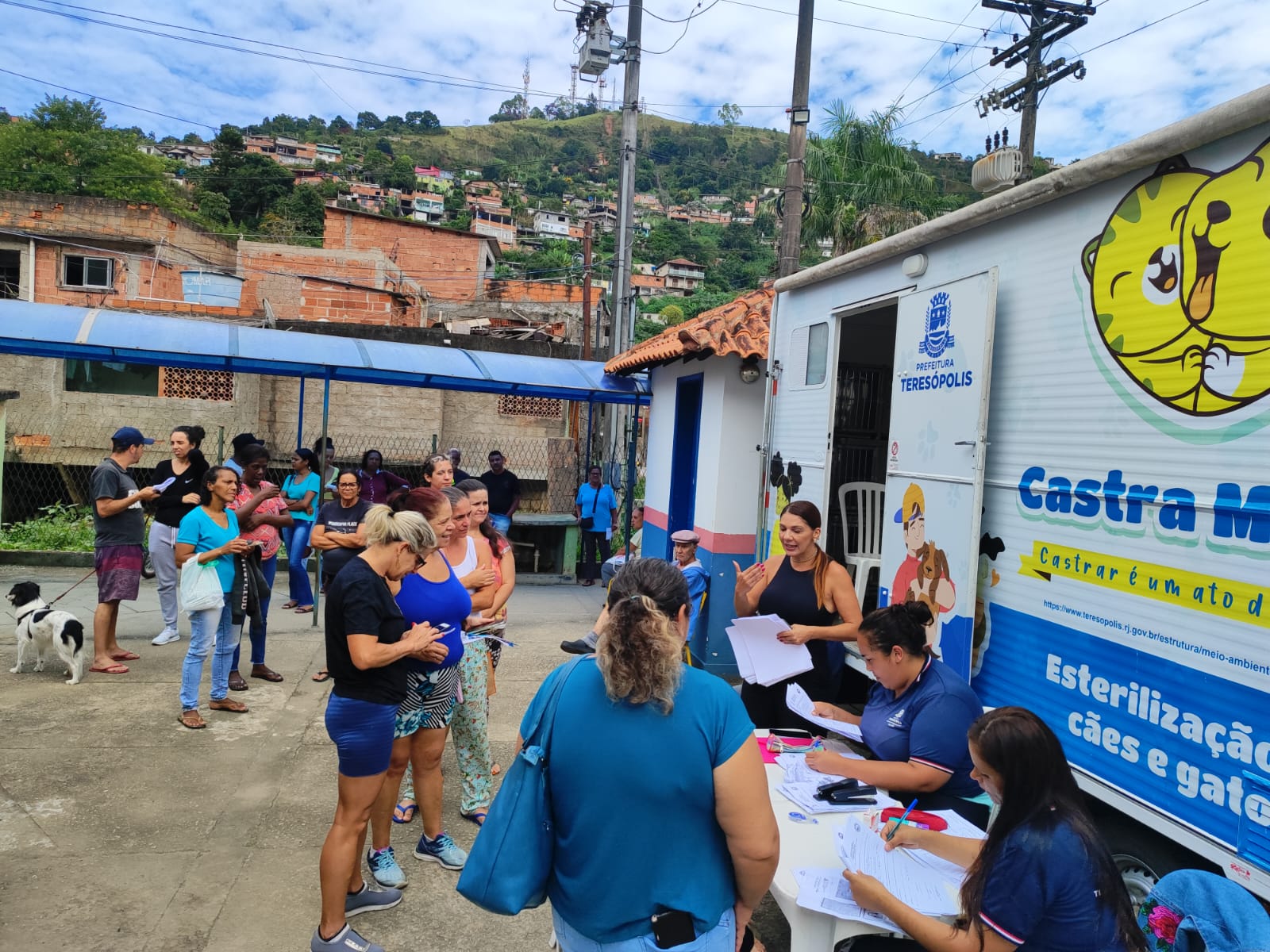 Leia mais sobre o artigo Castramóvel: Primeiro dia de atendimento na Fonte Santa recebe mais de 100 cadastros.