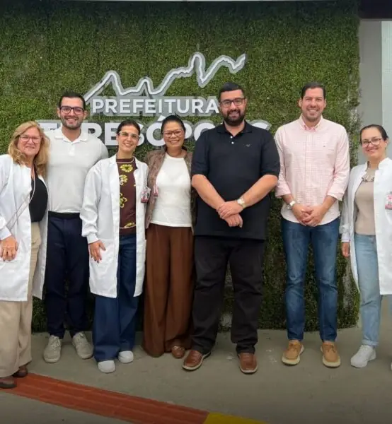 Leia mais sobre o artigo Prefeito Leonardo Vasconcellos visita o Hemonúcleo de Teresópolis