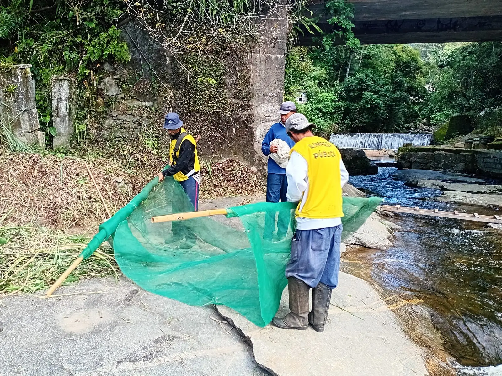 No momento, você está visualizando Piscina Sloper recebe faxinaço da Prefeitura de Teresópolis