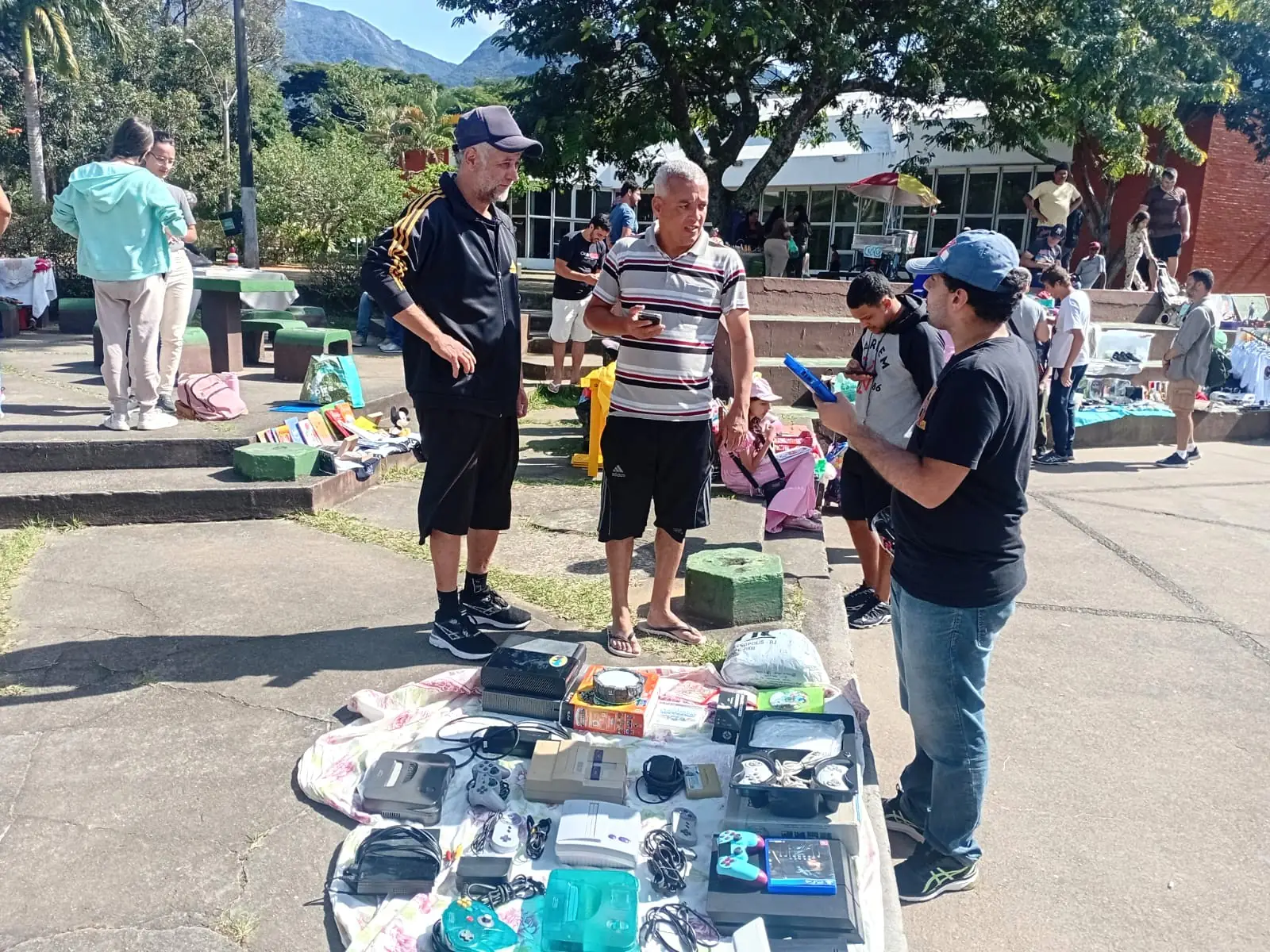No momento, você está visualizando Feira do Rolo de Teresópolis promove a economia circular e o consumo consciente