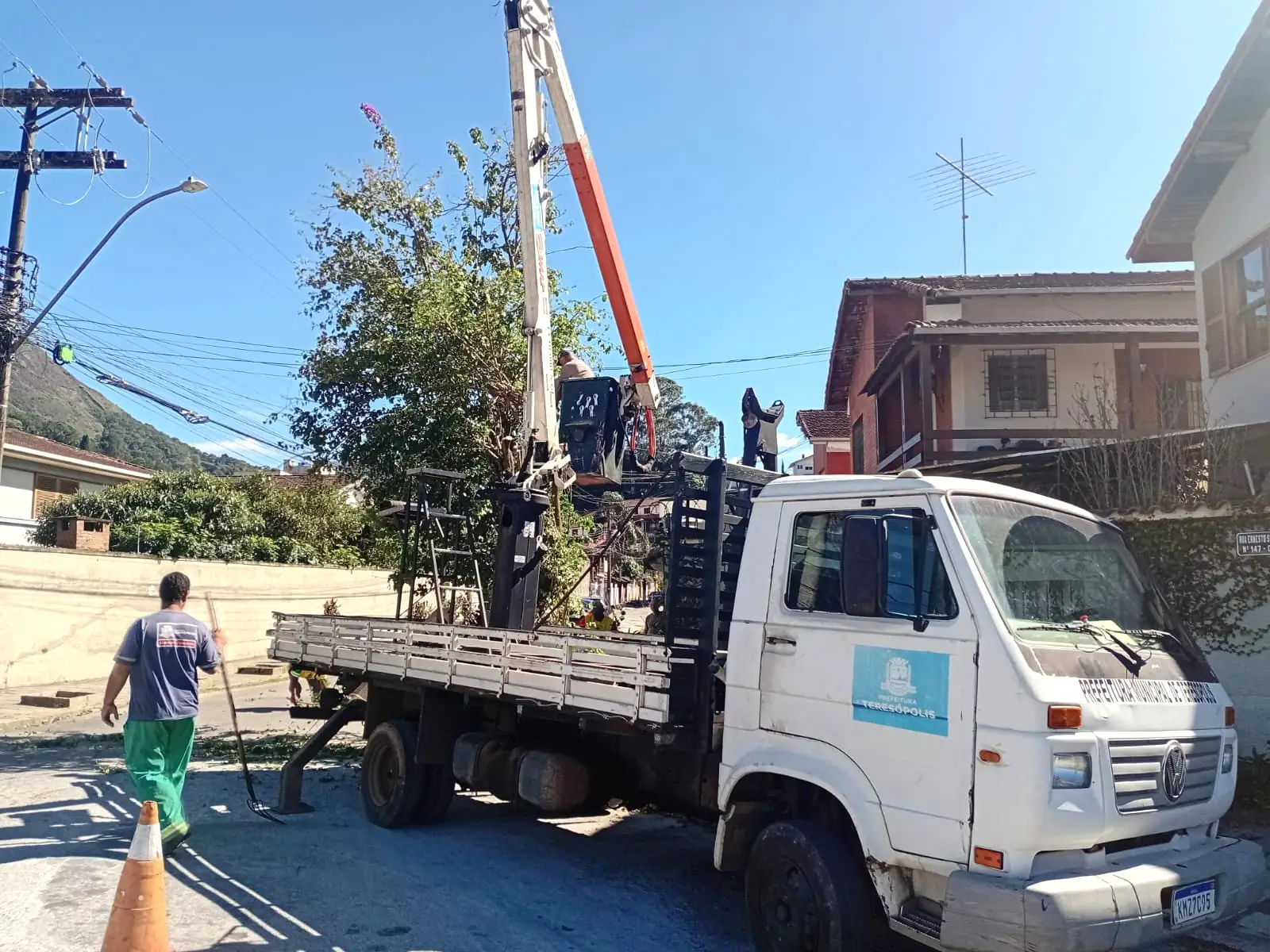 No momento, você está visualizando Ruas, praças públicas e galerias pluviais recebem cuidados de manutenção da Prefeitura de Teresópolis