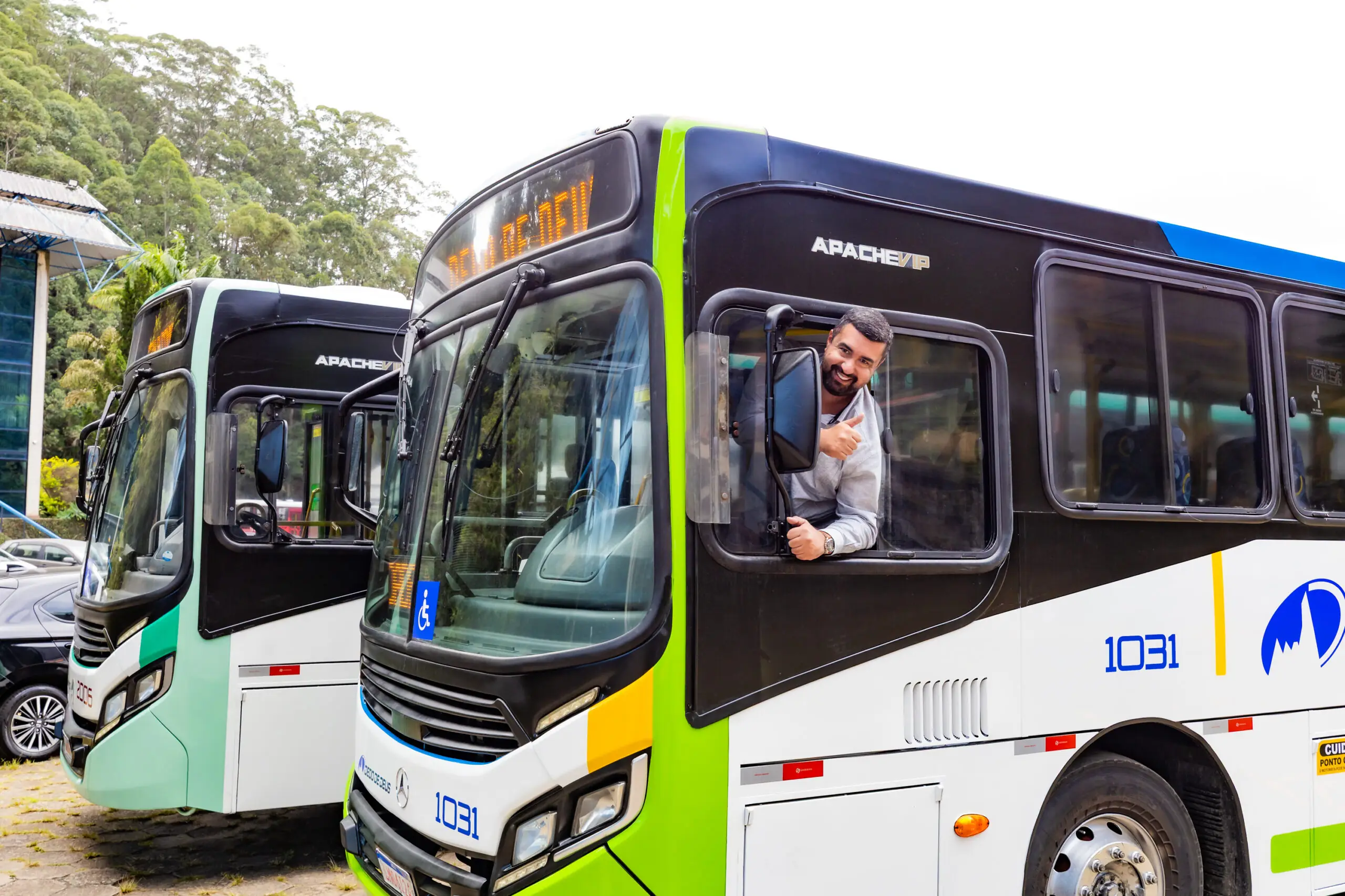 No momento, você está visualizando Prefeito Leonardo Vasconcellos anuncia a ampliação de linhas de ônibus para o programa Domingão Tarifa zero.