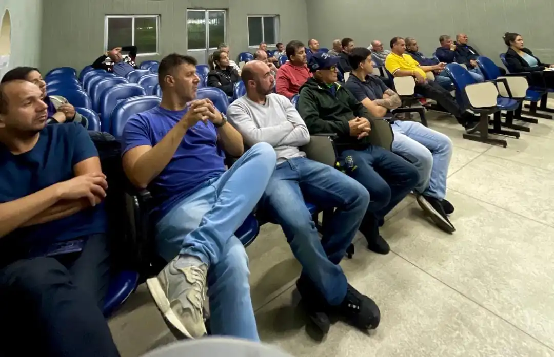 No momento, você está visualizando Maio Amarelo: Parceria pela Segurança no Trânsito: motoristas e enfermeiros da Secretaria de Saúde participam de atividade sobre o tema