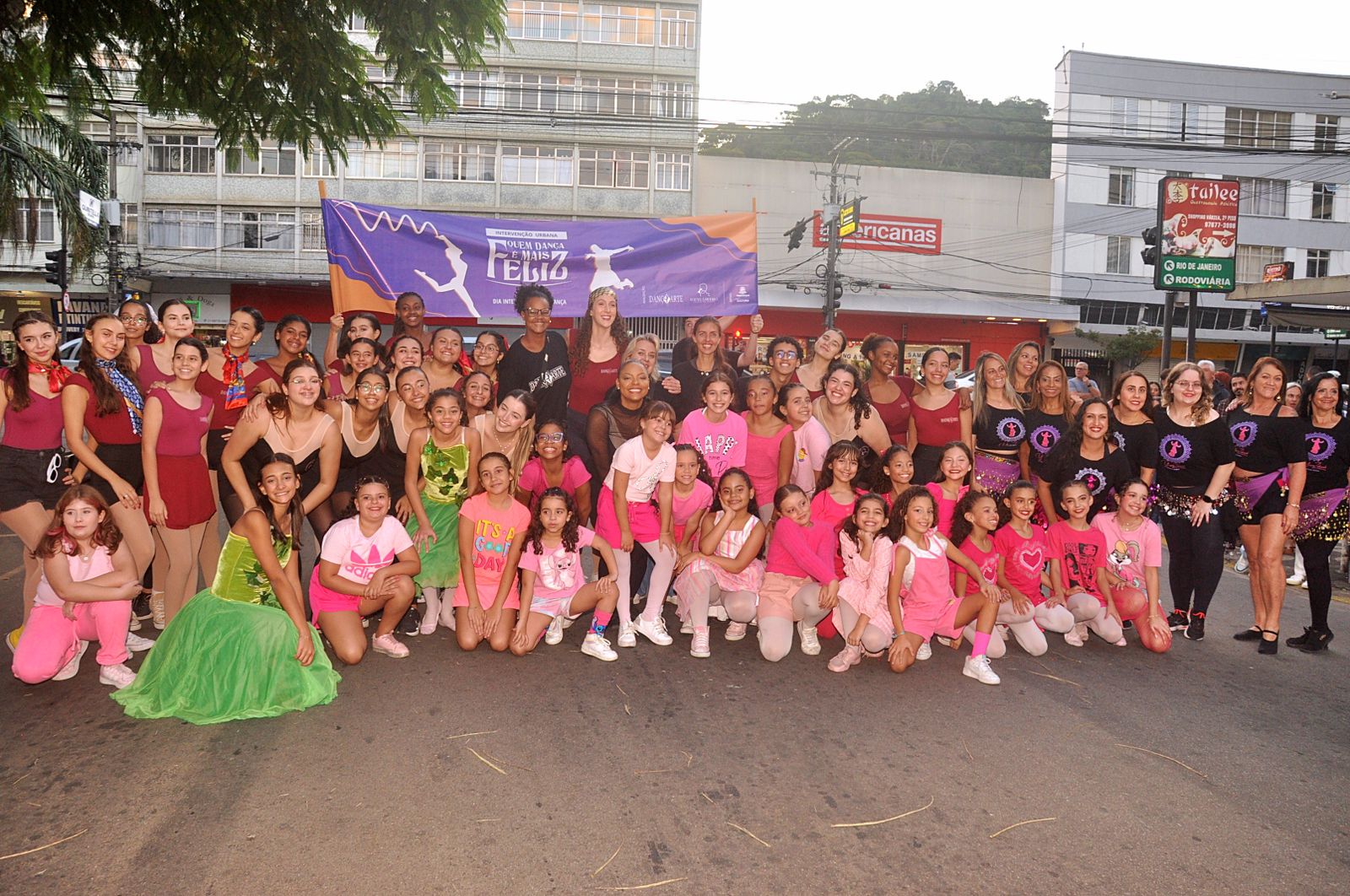 No momento, você está visualizando Dia Internacional da Dança é comemorado com intervenção artística e aula pública de dança em Teresópolis