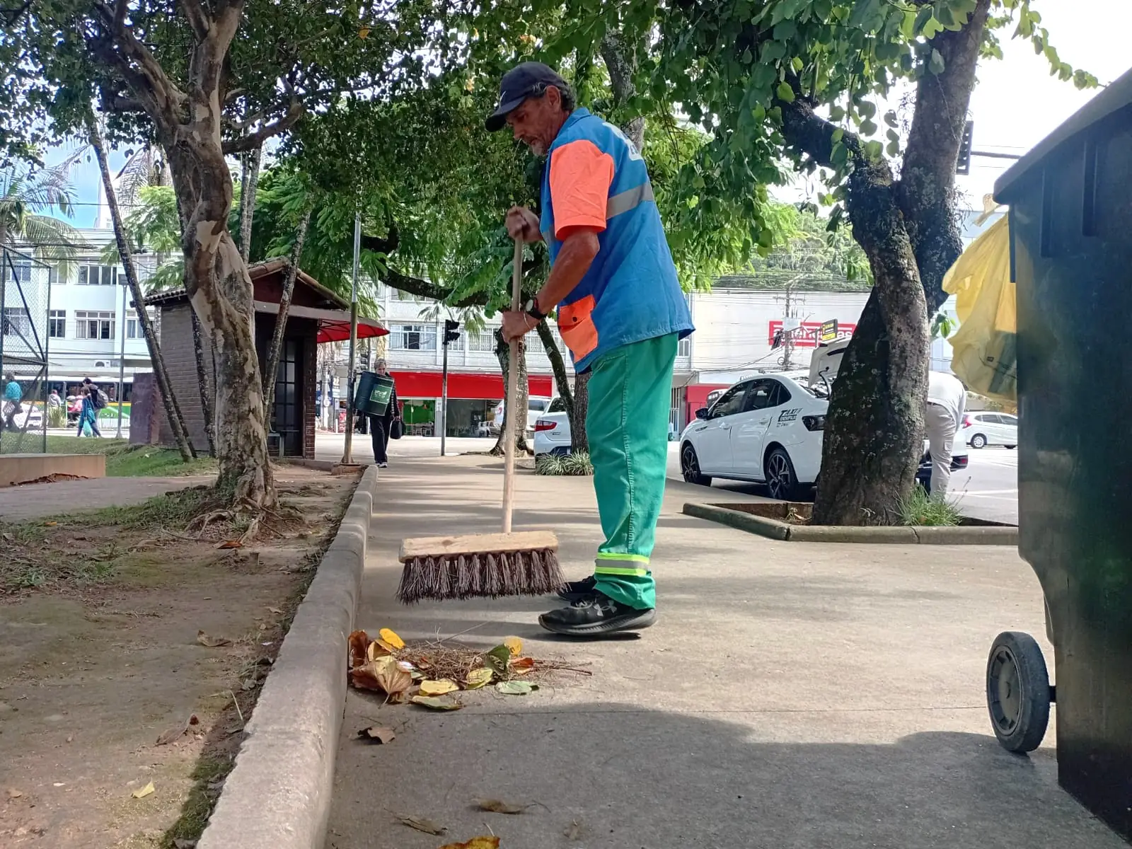 No momento, você está visualizando Prefeitura de Teresópolis realiza manutenção urbana nos bairros