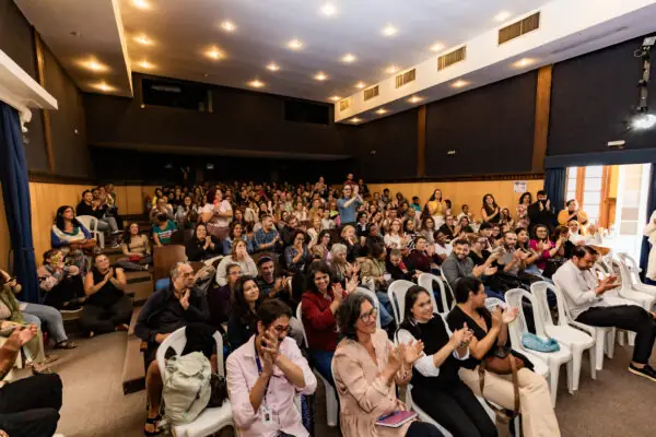 Leia mais sobre o artigo Fórum da Saúde Mental de Teresópolis reúne centenas de pessoas no Teatro Municipal 