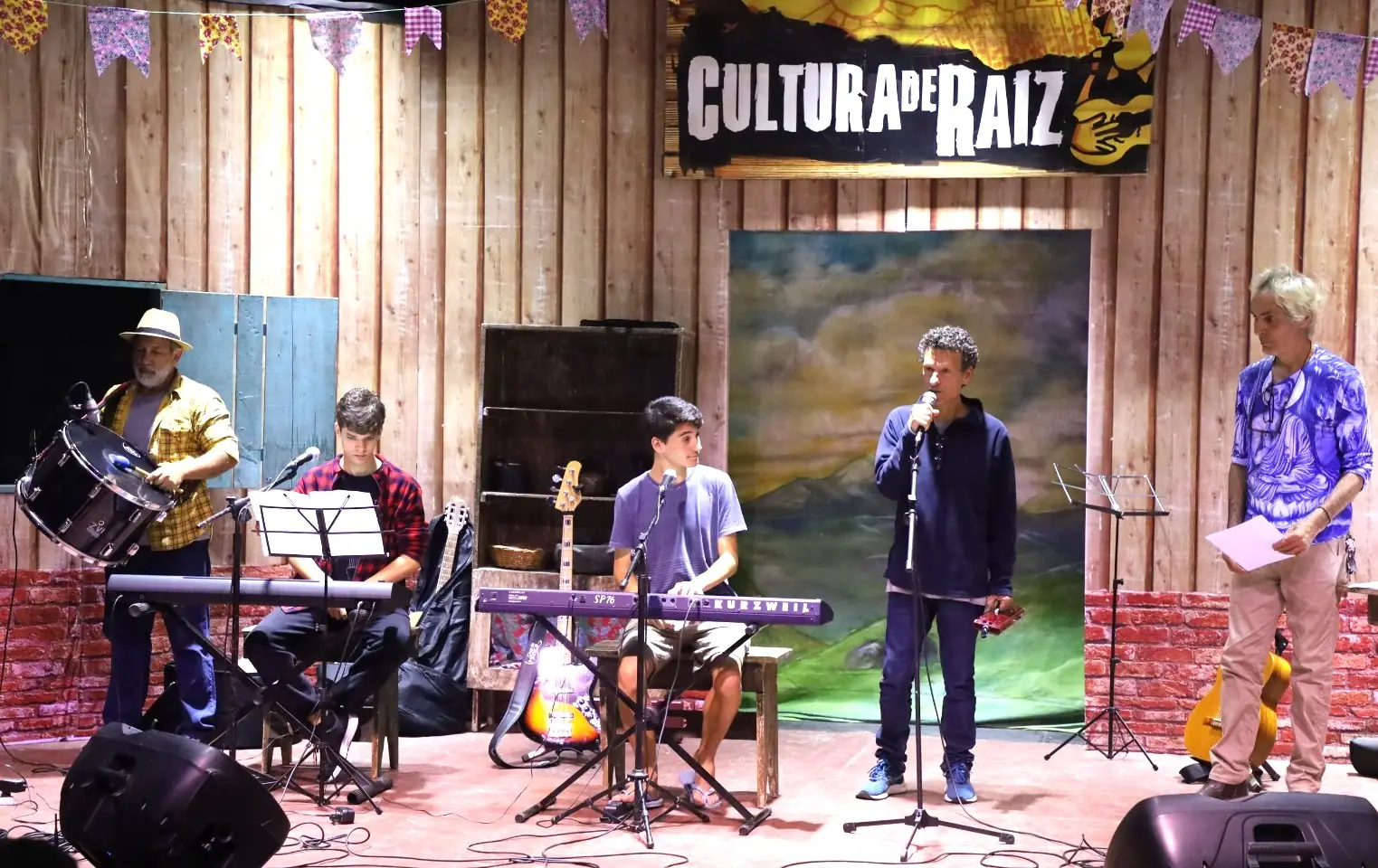 No momento, você está visualizando Cultura de Raiz: artistas e público festejam o aniversário da Casa de Cultura e São João com música, verso e prosa