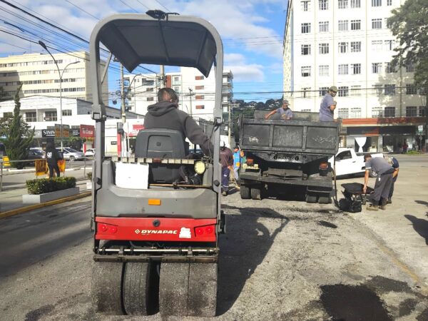 Leia mais sobre o artigo Prefeitura de Teresópolis realiza tapa-buracos e manutenção em várias ruas