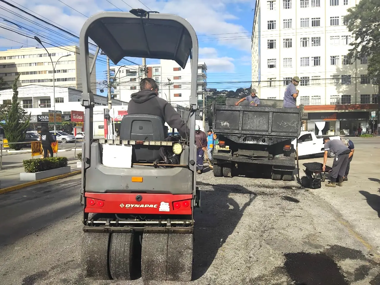 No momento, você está visualizando Prefeitura de Teresópolis realiza tapa-buracos e manutenção em várias ruas