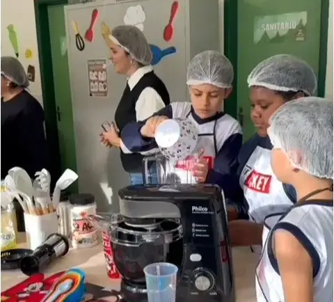 No momento, você está visualizando Escola Municipal Francisco Maria Dállia, em Bonsucesso, inaugura Sala Maker de Culinária
