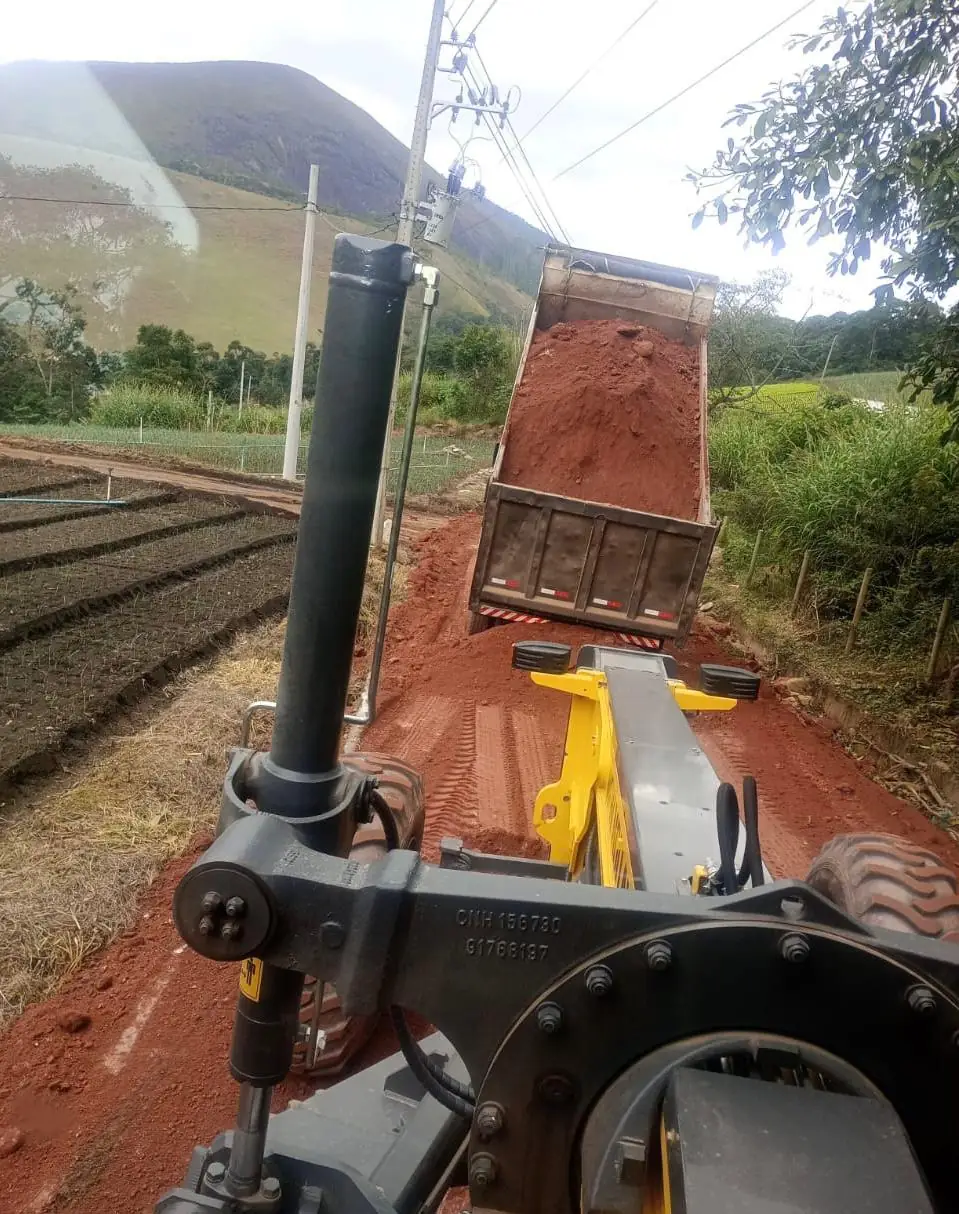 Leia mais sobre o artigo Mais infraestrutura e qualidade de vida: Secretaria de Agricultura segue com manutenção e zeladoria intensa nos bairros do interior