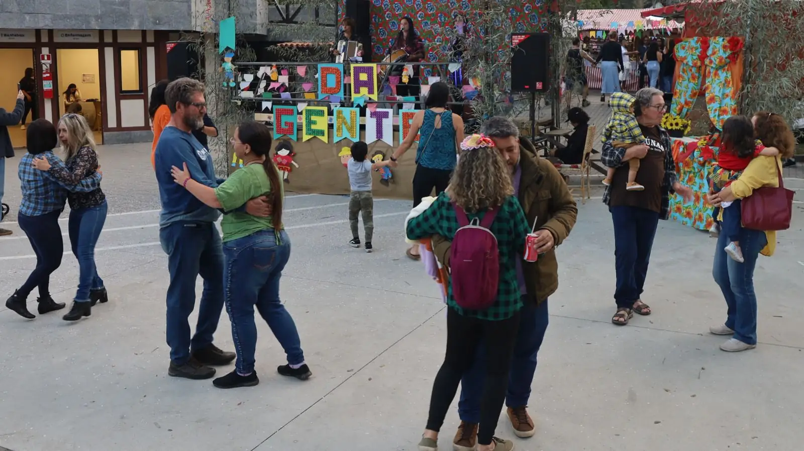 No momento, você está visualizando ‘Arraiá da Gente’ anima o feriadão com música, comidas típicas e muita tradição na Feirinha do Alto