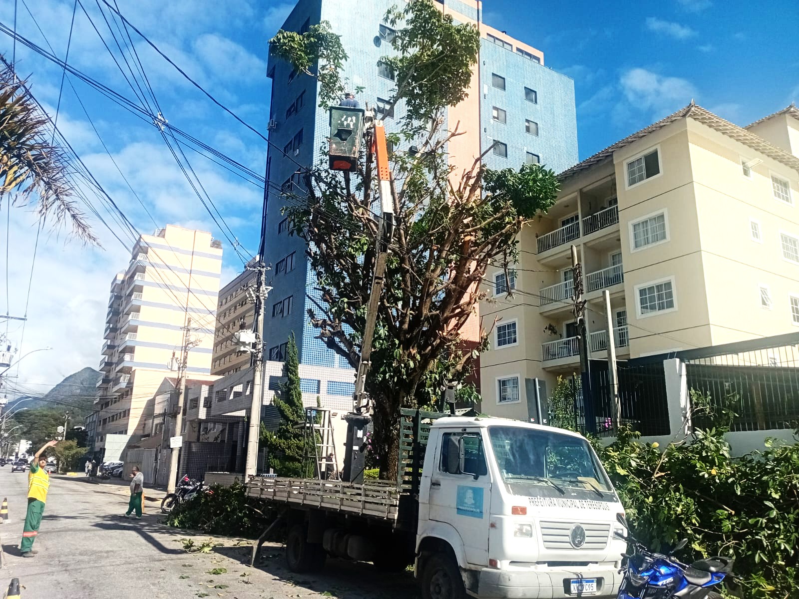 Leia mais sobre o artigo Prefeitura de Teresópolis percorre os bairros com ações diurnas e noturnas de zeladoria