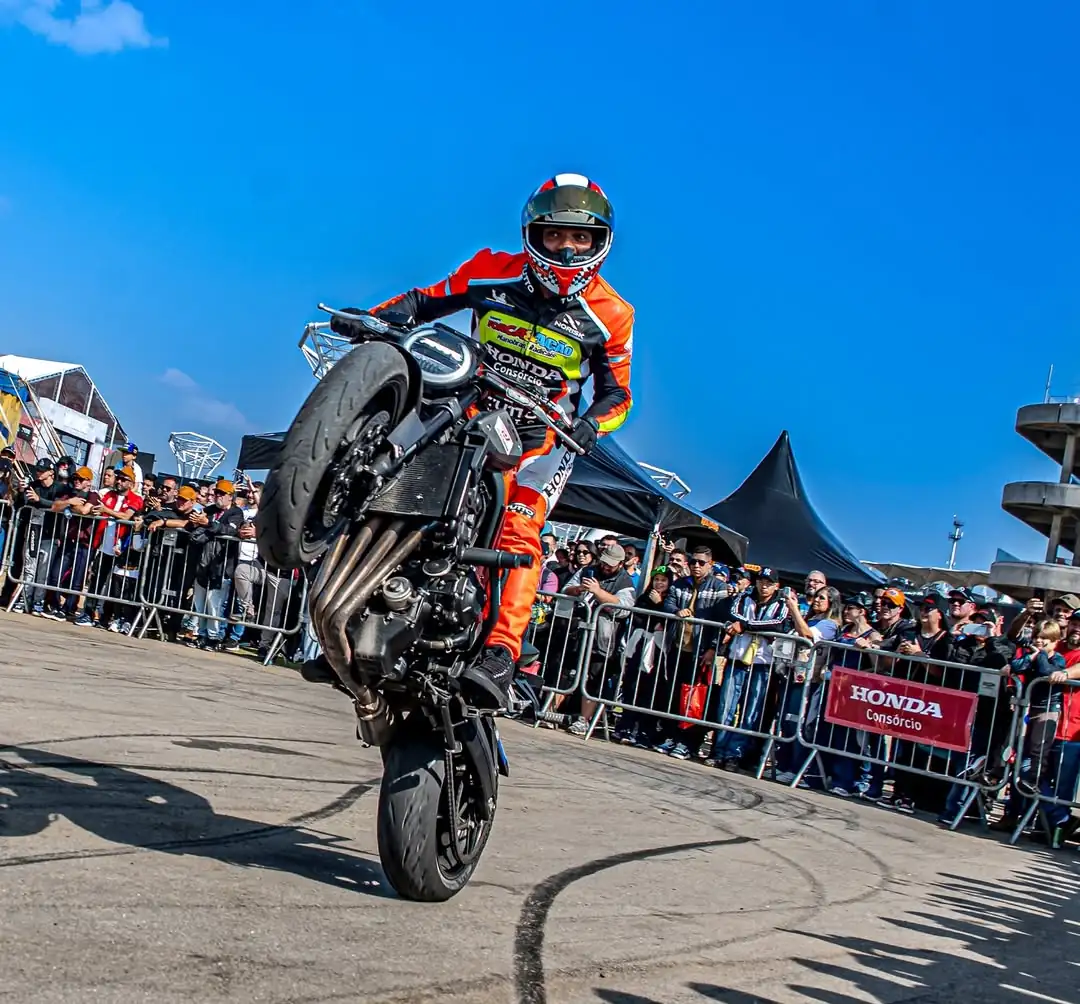 Leia mais sobre o artigo Show de manobras radicais com motos, festa julina, baile, teatro e lazer em família em Teresópolis