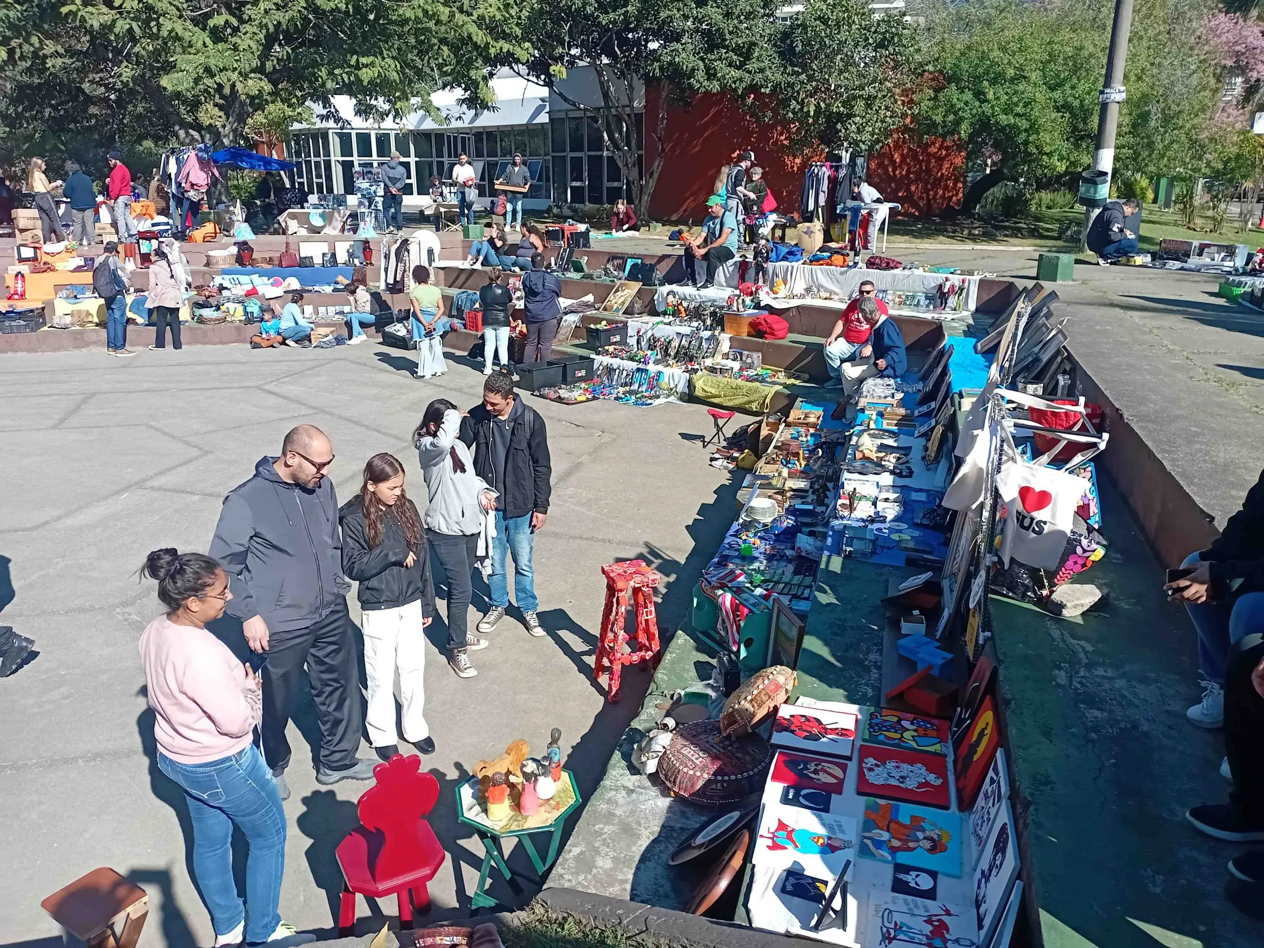 No momento, você está visualizando Feira do Rolo estimula a reutilização, gera bons negócios e cai no gosto popular em Teresópolis