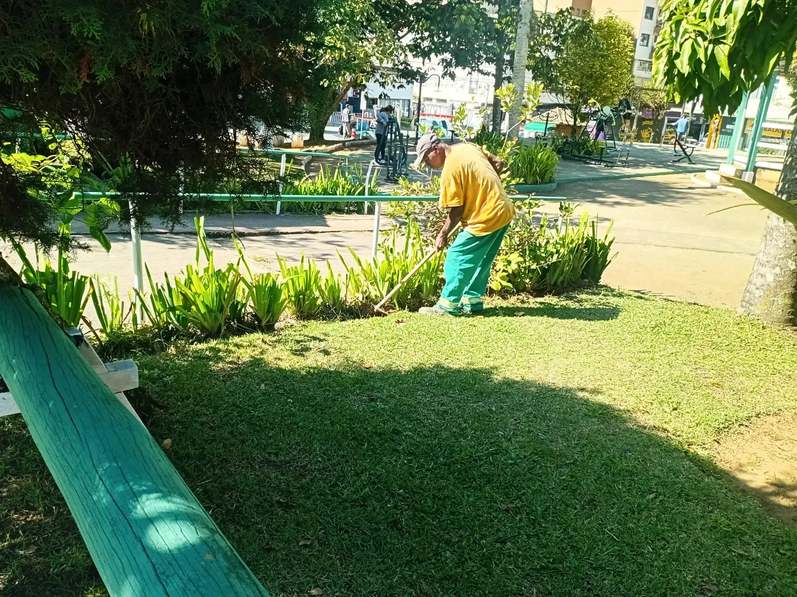 Leia mais sobre o artigo Prefeitura de Teresópolis segue rotina de cuidados dos jardins públicos e ruas