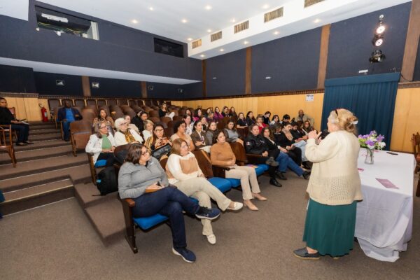 Leia mais sobre o artigo 1º Encontro de Lideranças e Movimento Feminino: escuta, troca de experiências e fortalecimento da atuação das mulheres na sociedade