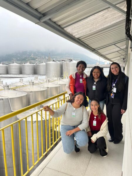 Leia mais sobre o artigo Jovens do Projeto Interação realizam visita guiada à Comary Indústria de Bebidas 