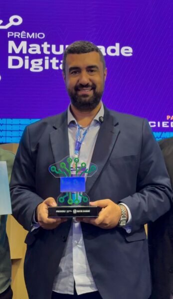 Leia mais sobre o artigo Teresópolis brilha na Rio Innovation Week e conquista prêmio de Transformação Digital