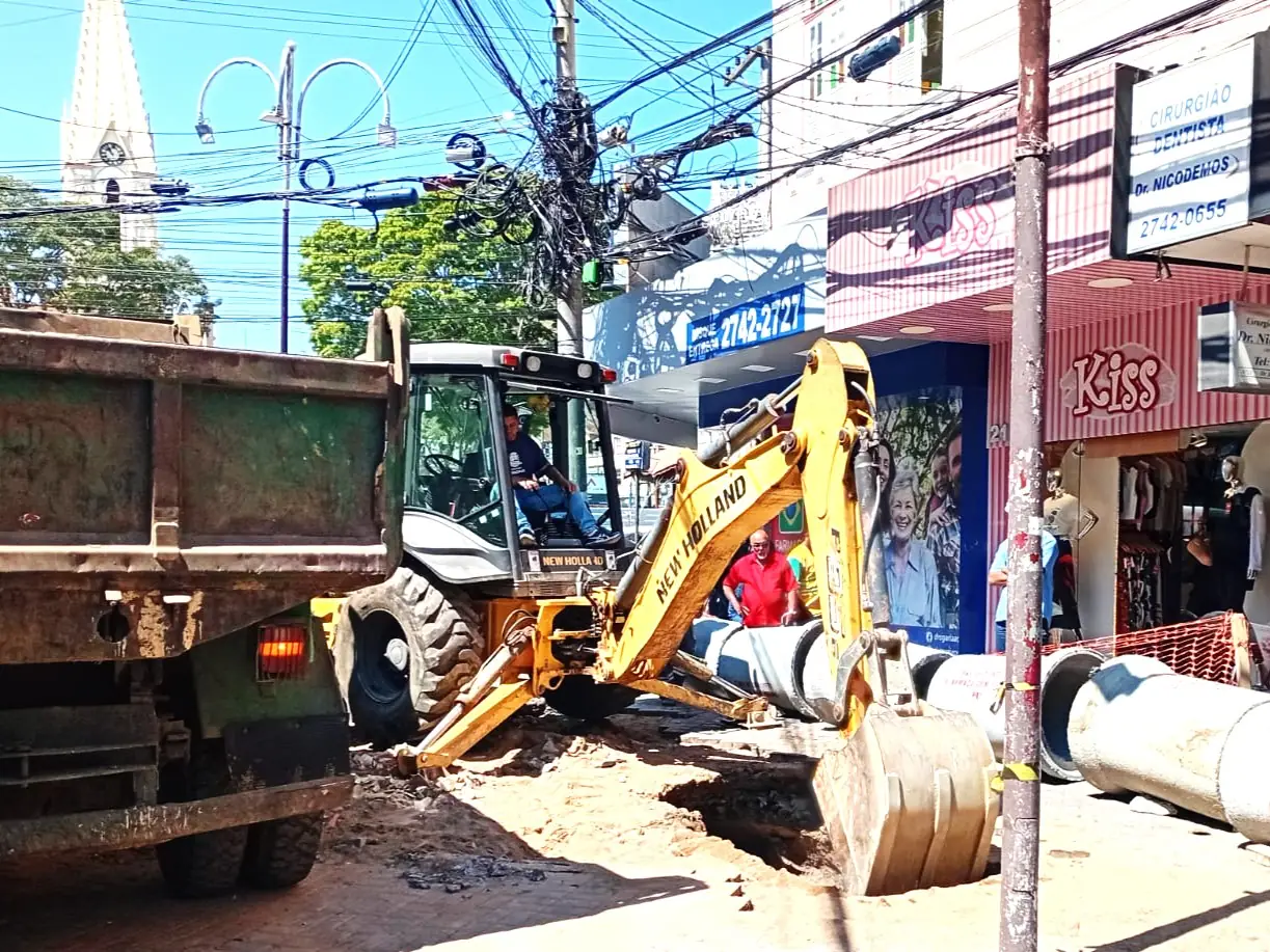 No momento, você está visualizando Prefeitura de Teresópolis realiza obra emergencial em galeria pluvial na Calçada da Fama