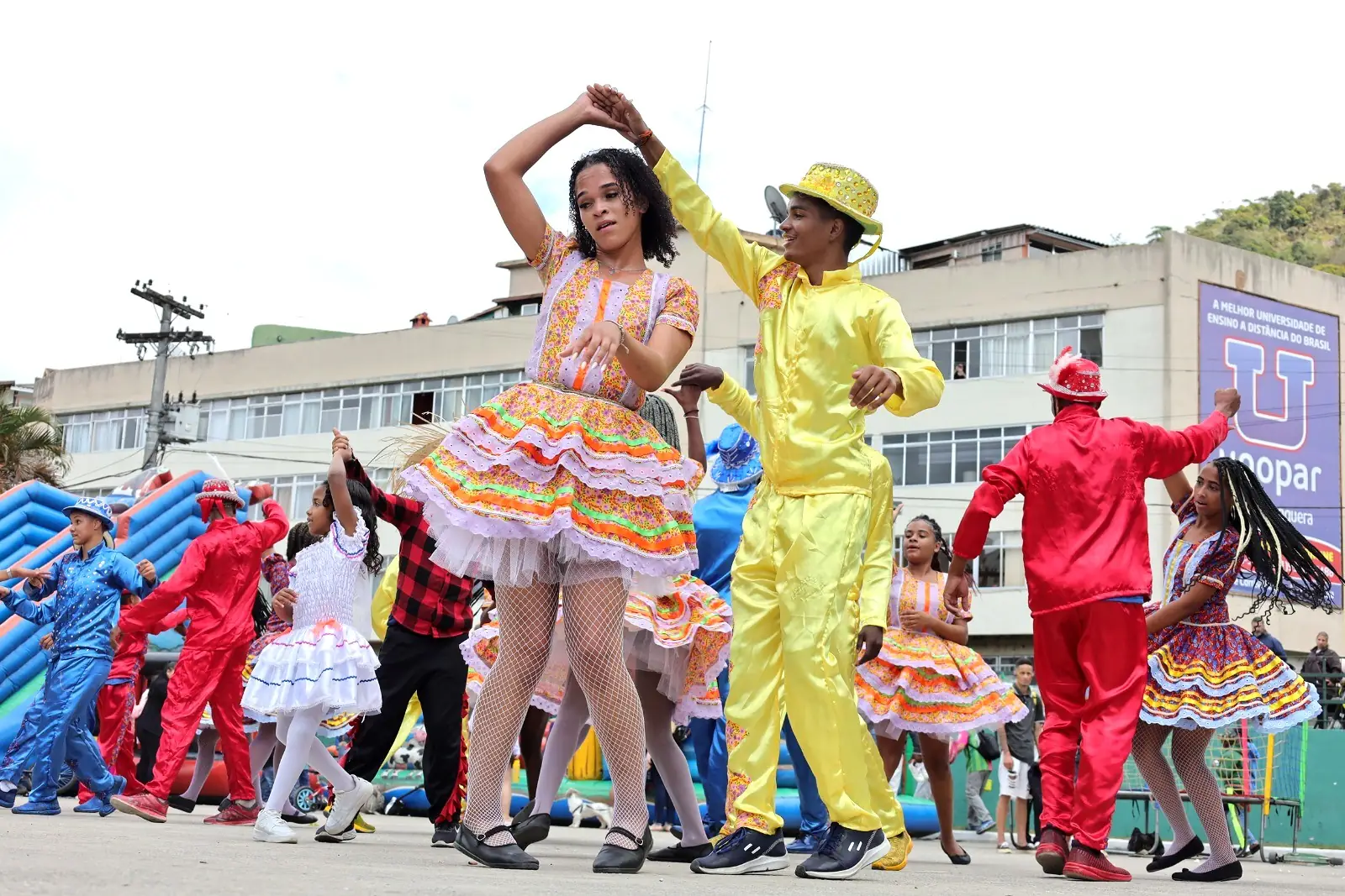 No momento, você está visualizando Explosão do Maitá em Teresópolis: Apresentação da quadrilha junina de Magé encanta o Domingo no Parque