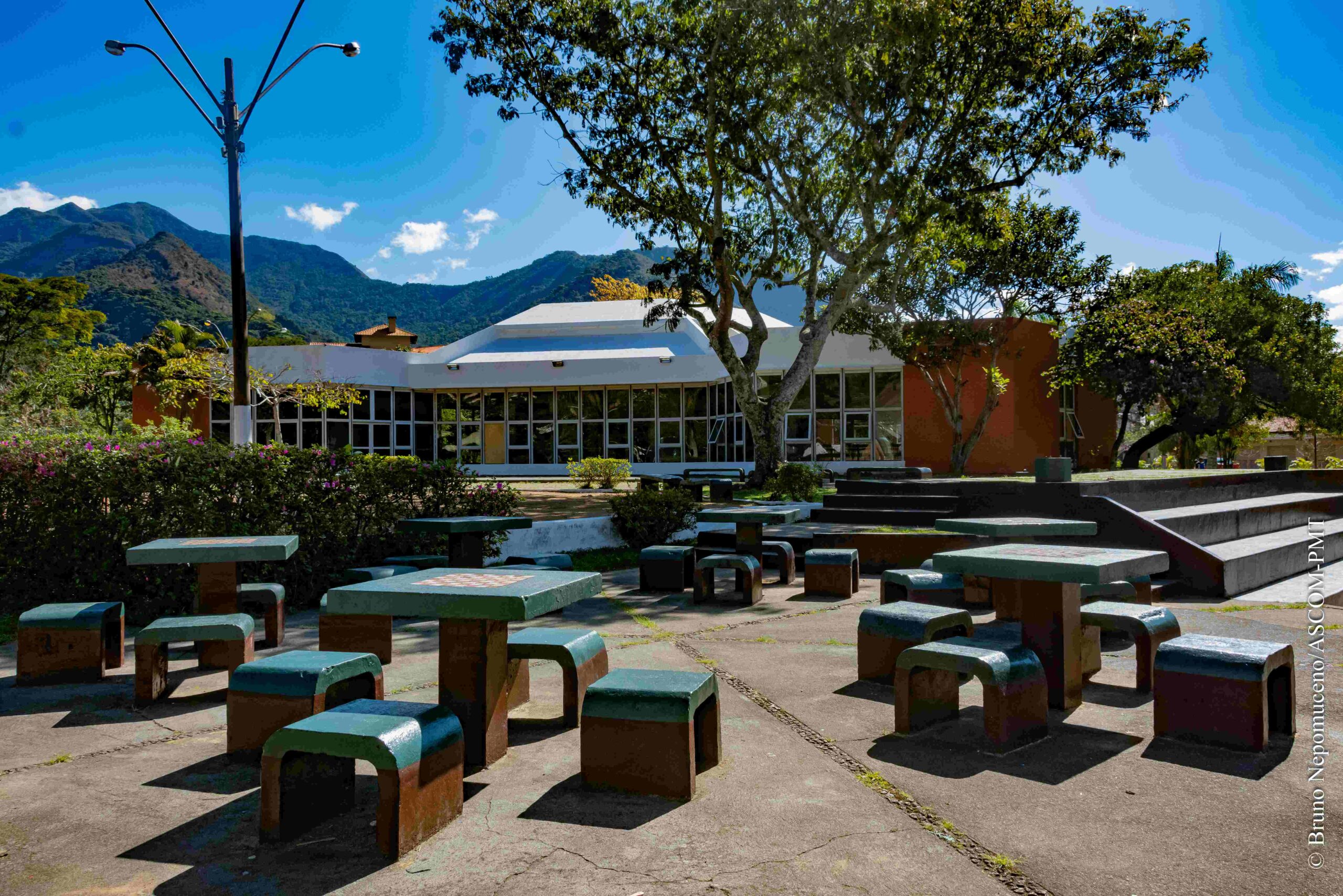 No momento, você está visualizando Sarau de Portas Abertas, exposição, evento pelo Dia Nacional do Surdo, atividade Wolffit e Domingo no Parque no fim de semana em Teresópolis