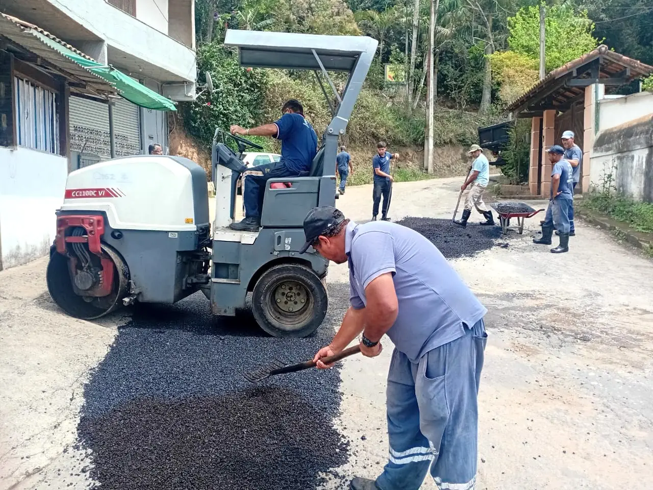 No momento, você está visualizando Prefeitura de Teresópolis faz operação tapa-buracos e desobstrução de galerias pluviais