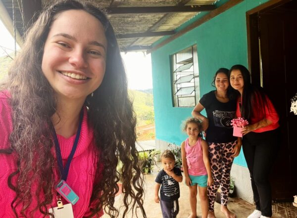 Leia mais sobre o artigo Outubro Rosa: CRAS Bonsucesso promove ação de prevenção em visitas às famílias do PAIF