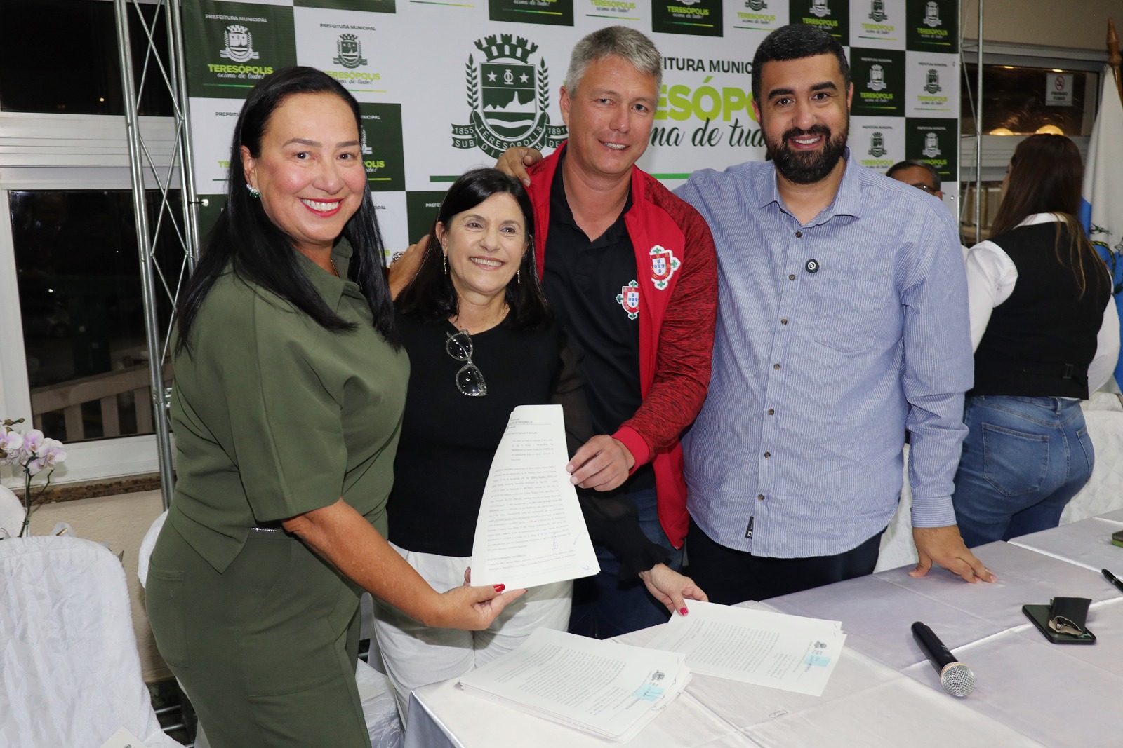 No momento, você está visualizando Prefeitura de Teresópolis oficializa convênios com clubes recreativos para a implementação do Passaporte Azul 