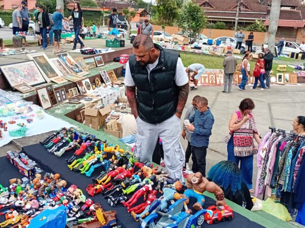 Leia mais sobre o artigo Feira do Rolo conquista público e expositores no anfiteatro da Casa de Cultura de Teresópolis