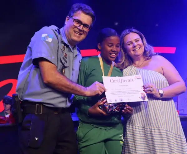 Leia mais sobre o artigo Programa Educacional de Resistência às Drogas forma mais de 800 alunos da Rede Municipal em Teresópolis