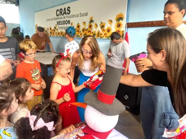 Leia mais sobre o artigo Confraternização de Natal do CRAS Meudon garante a diversão das famílias, em Teresópolis