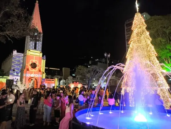 Leia mais sobre o artigo Teresópolis se transforma com espetáculo de luzes de Natal