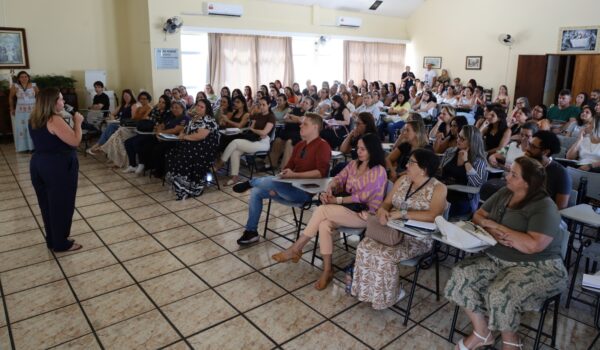 Leia mais sobre o artigo Educação promove reunião sobre trabalho intersetorial com equipes diretivas, orientadores pedagógicos e órgãos públicos parceiros