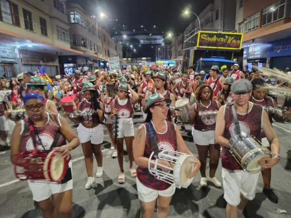 Leia mais sobre o artigo Teresópolis abre o Carnaval da Gente 2026 com explosão de alegria, blocos animados e shows na Praça Olímpica