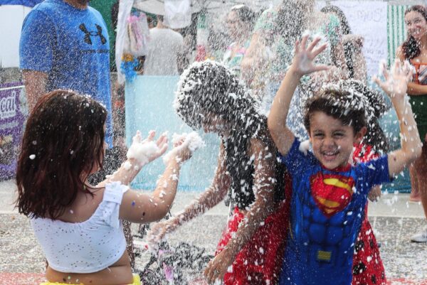 Leia mais sobre o artigo Carnaval da Gente 2026 leva multidões às ruas e reafirma Teresópolis como o Carnaval mais família do estado
