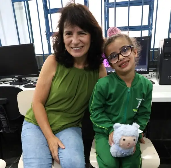 Leia mais sobre o artigo Professora da Rede Municipal de Teresópolis é destaque no Prêmio Educador Transformador