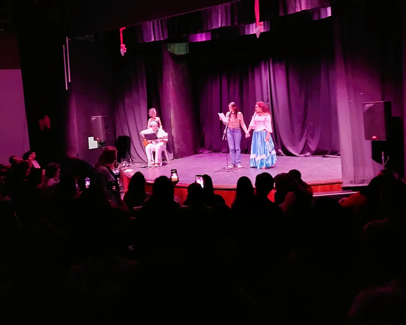 Leia mais sobre o artigo Público interage e aplaude atrações do projeto ‘Coragem é Coisa de Mulher’ na Casa de Cultura de Teresópolis