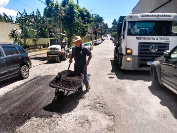 Leia mais sobre o artigo Prefeitura de Teresópolis intensifica manutenção viária e da rede elétrica