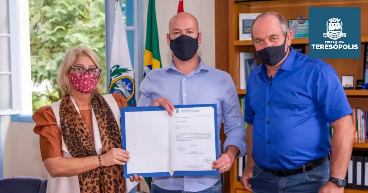 No momento, você está visualizando Prefeito Vinicius Claussen autoriza primeiro auxílio aluguel para mulher vítima de violência